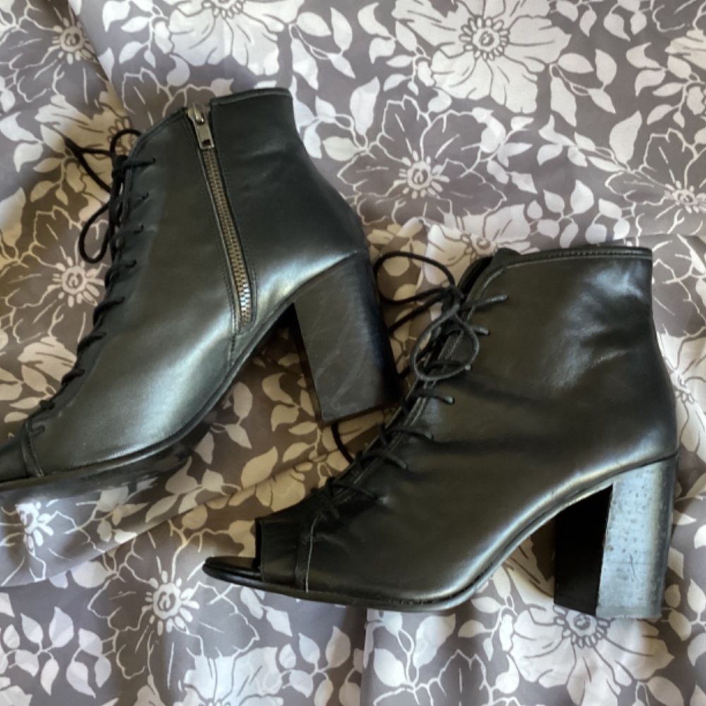 Steve Madden Black Peep Toe Mid Heel - Picture 7 of 7